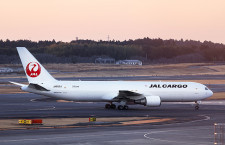 JAL 767貨物機、成田に到着　2/19就航、14年ぶり専用機