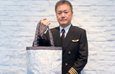 JAL、廃棄航空図からバッグ　パイロット“長年の相棒”をアップサイクル