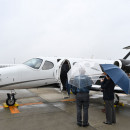 ペット同乗プライベートジェット旅行提案　BJ新興マイクロジェット、羽田で機体内覧会