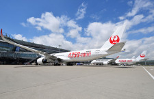 JAL A350-1000、ロゴ入り2機並ぶ　特集・777-300ERから進む世代交代