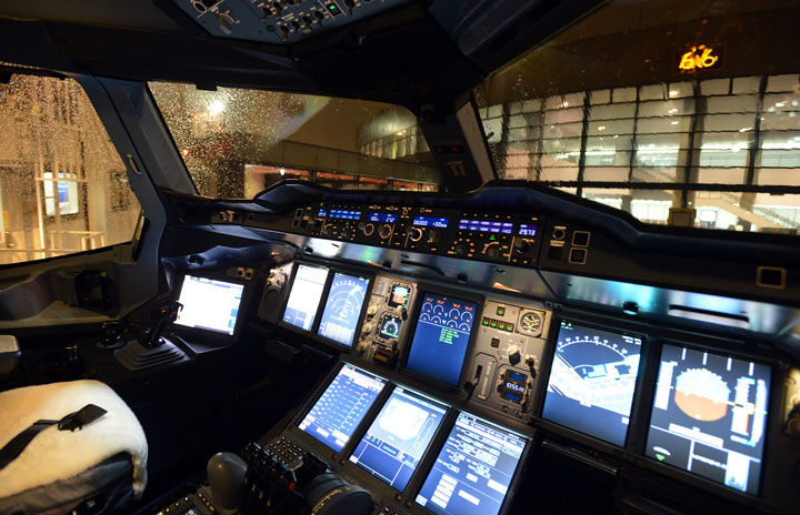 エミレーツ航空 ドバイにエアバスa380のフライトシミュレーター