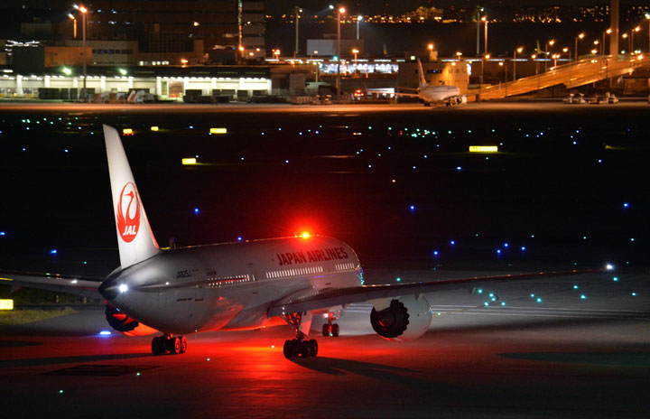 JAL、成田で発煙の787復帰へ 28日深夜便から