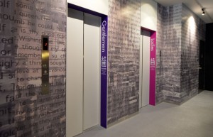 エレベーターから男女別のファーストキャビン秋葉原＝6月25日 PHOTO: Tadayuki YOSHIKAWA/Aviation Wire