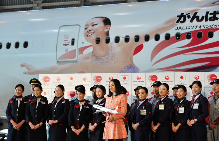 JAL、ソチ五輪特別塗装2号機は浅田真央選手描いた777-300 那覇線に