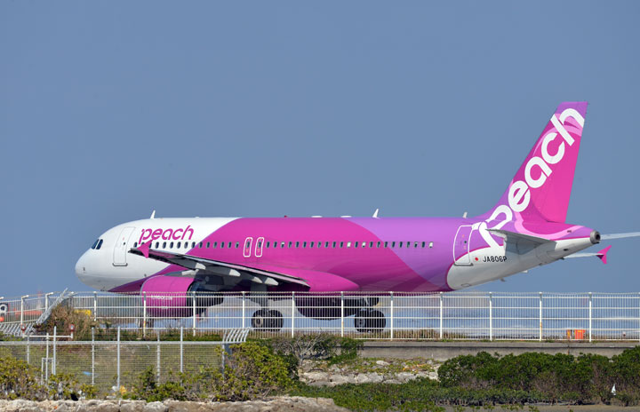 ピーチ、2000円で隣席ブロック 空席使用サービス販売