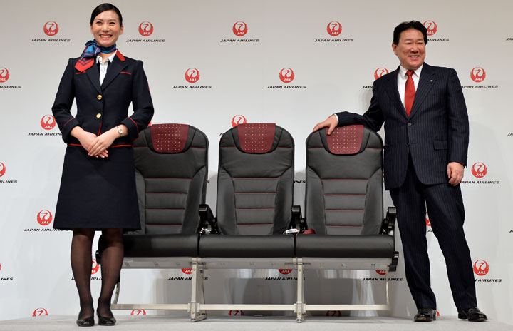 JAL、国内線本革シートお披露目 新仕様機スカイネクストは5月就航