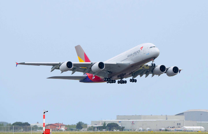 エアバス、アシアナ航空にA380初号機納入 6月からソウル－成田線