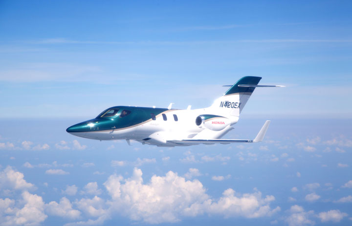 ホンダジェット、量産初号機が初飛行成功