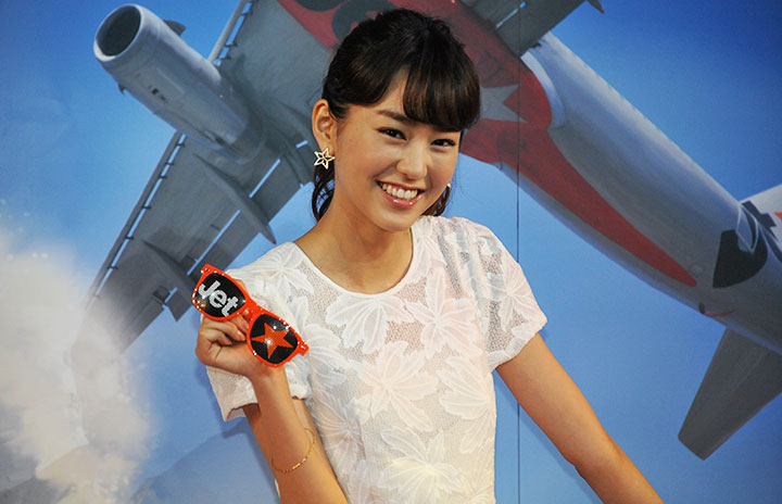 桐谷美玲さん「サーフィン姿ぎこちない」 ジェットスター、夏の新戦略