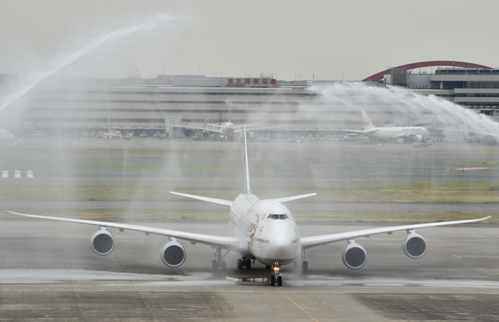 ルフトハンザ 747 8を日本初就航 羽田に到着