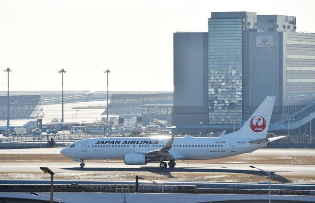 JAL、737全機が鶴丸に 新方式で塗装