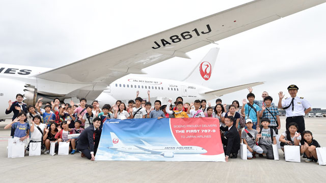JAL、787-9就航前の遊覧飛行 成田の子供招く
