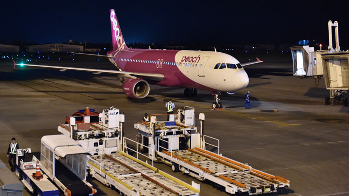 ピーチ、福岡でタイヤパンク 滑走路2時間閉鎖、重大インシデント認定