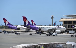 ホノルル空港で出発を待つハワイアン航空機＝15年4月 PHOTO: Tadayuki YOSHIKAWA/Aviation Wire