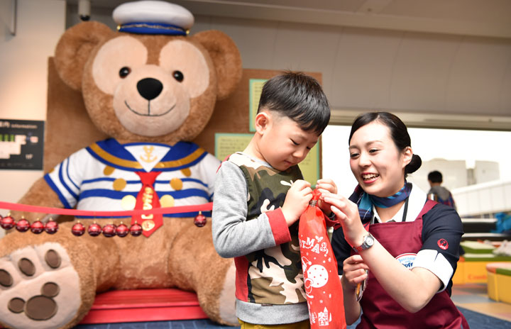 JAL、羽田に大きなダッフィー キッズランド開設
