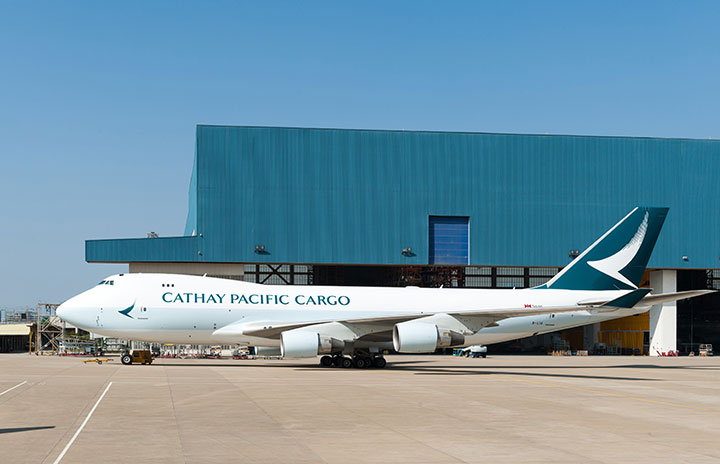 キャセイパシフィック航空の新塗装機、747貨物機にも 香港に到着