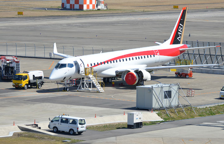 MRJ、5月から2号機走行試験 初号機は改修中