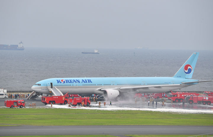 大韓航空の777 羽田で出火 5万人に影響 終日乱れ