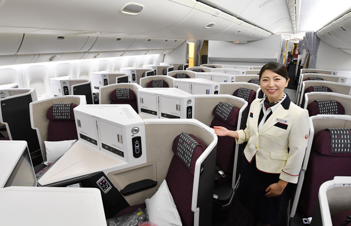 個室感と隣席との会話両立 写真特集・JALスカイスイート777（ビジネス編）