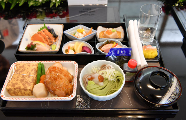 エミレーツ航空 日本 ドバイ路線に和食新メニュー