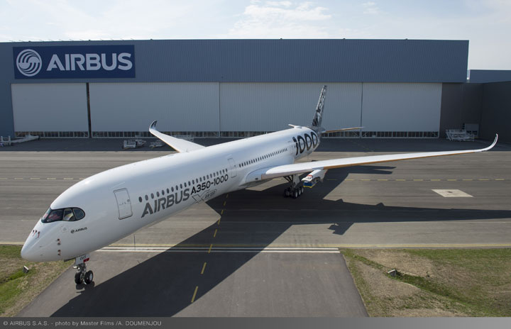 1/2 着 エアバス A350 エアバス、カーボン模様のA350-1000ロールアウト 飛行試験2号機