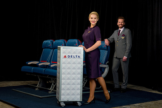 デルタ航空、18年から新制服 メイン色に米国パスポートの紫