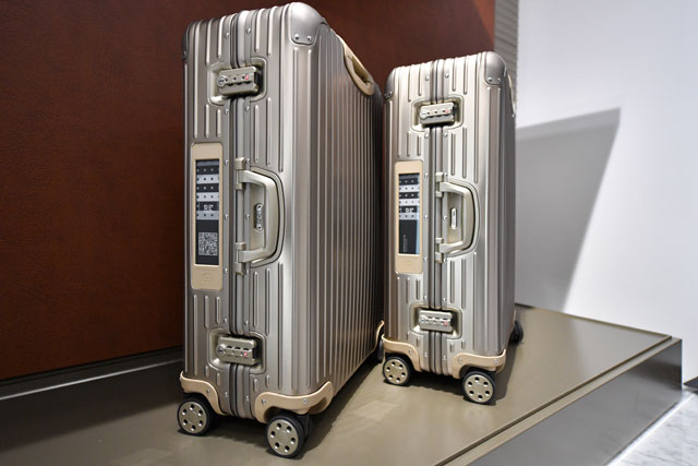 リモワ、電池が切れても消えない手荷物電子タグ 新型スーツケースに内蔵