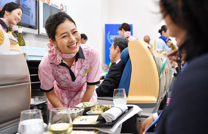 ANAのCA達人コンテスト、韓国チーム優勝 個人はタイ人男性も1位に