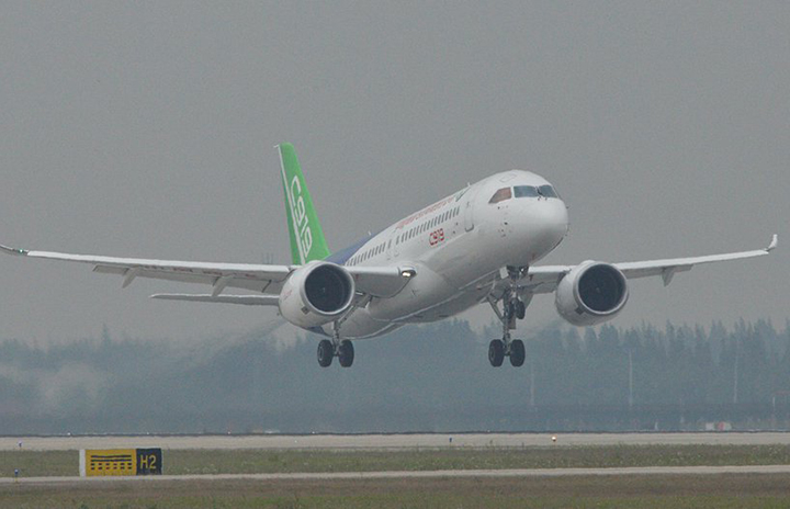 中国COMAC、C919の初飛行成功