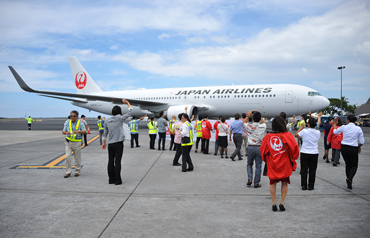 Jal コナ線利用率7割切る ハワイ島火山影響 単価はホノルル上回る