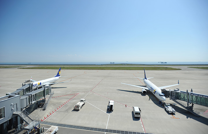神戸空港、滑走路舗装改修の再工事　仕様満たさず