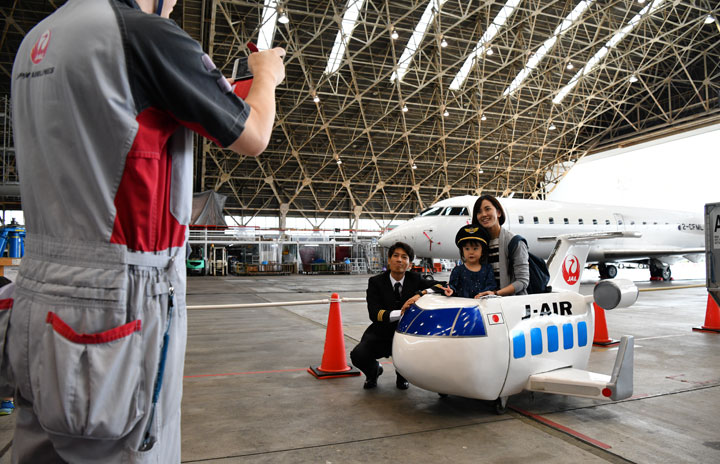 伊丹空港、空の日イベント盛況 CRJさよなら展示も