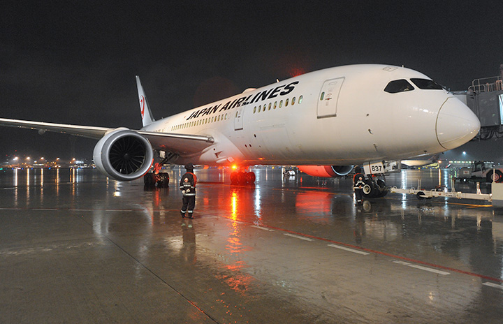 JAL、羽田－ロンドン深夜便 エコノミー客もラウンジ利用「プレミアム