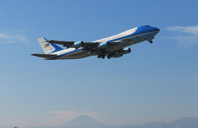 トランプ大統領、エアフォース・ワンで日本出発 横田から韓国へ