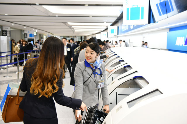Ana 新千歳空港カウンター刷新 自動手荷物預け機で混雑緩和へ