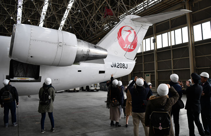 ジェイエア、伊丹でCRJ退役記念イベント 熱さ伝わるトークショーも