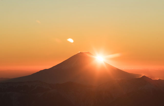 Ana 富士山近くで初日の出フライト 高度1万3000フィート