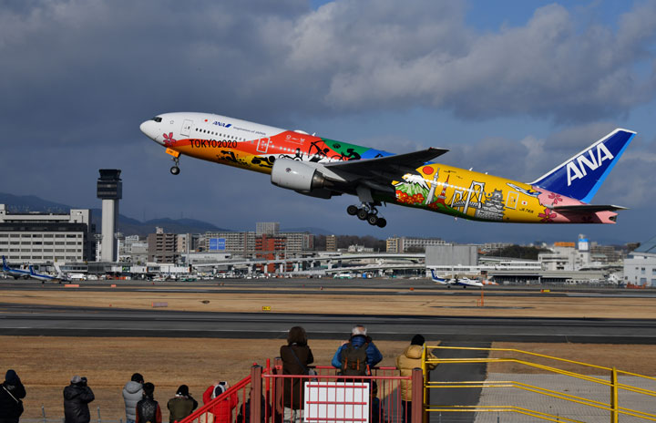 ANAの東京五輪塗装機HELLO 2020 JET、伊丹離陸 29日から国内線