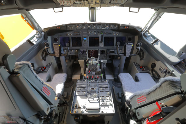 ソラシド 737新仕様機公開 国際線対応 充電用usb備えた革シート