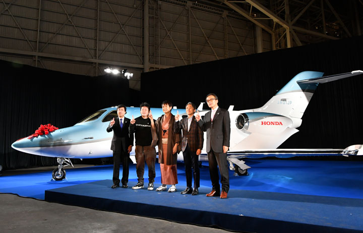 ホンダジェット、日本登録で初納入 投資家・千葉さんら購入、堀江さん