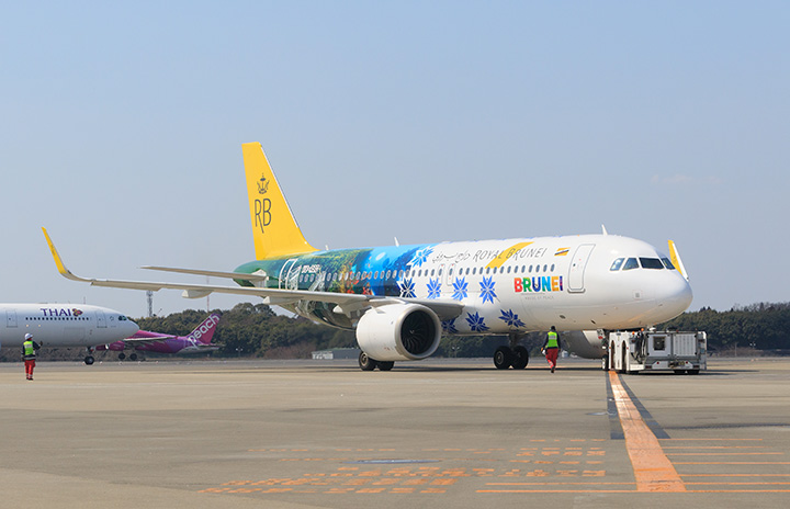 ホーム画面様専用 4機ロイヤルブルネイ航空とウズベキスタン航空と