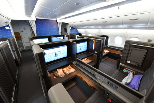 個室ファーストクラスでプライバシー確保 写真特集 Ana A380 Flying Honuの機内 1