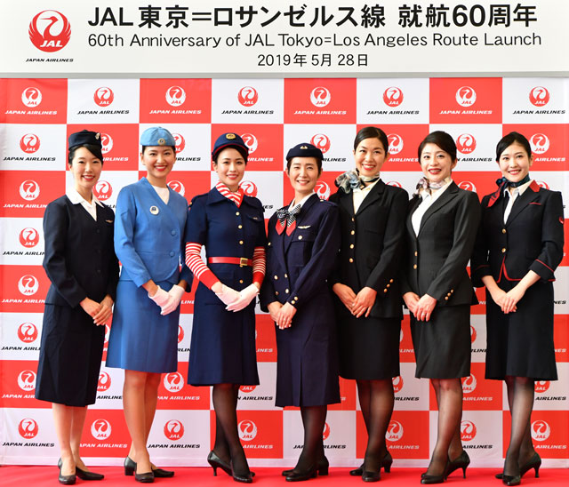 JAL、歴代CA制服で東京－ロサンゼルス60周年祝う 大貫常務「米国線で一