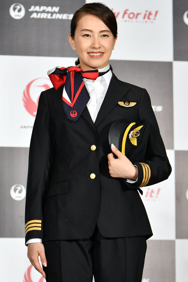パイロットは女性専用が初登場 写真特集・JAL新制服（3）