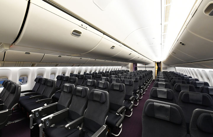エコノミーはA350と同じグレー系 写真特集・JAL 777-300ER機内デザイン