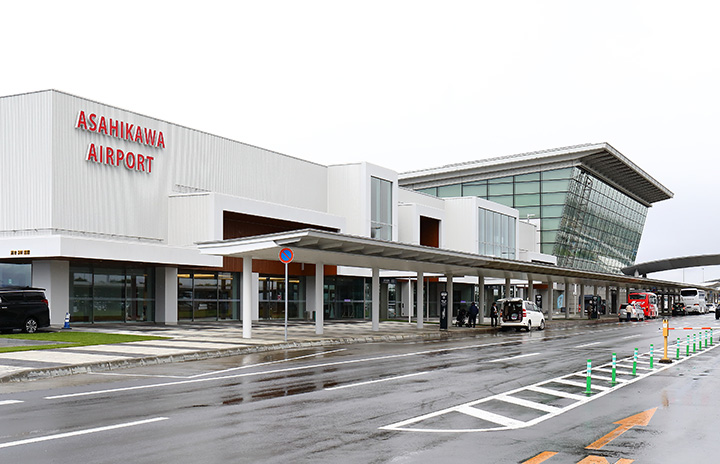 Asukawa Airport, DiDi and Uber supports 3 types of Taxi Parking Apps