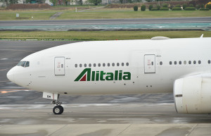 アリタリア－イタリア航空の777-200ER＝19年4月25日 PHOTO: Yusuke KOHASE/Aviation Wire