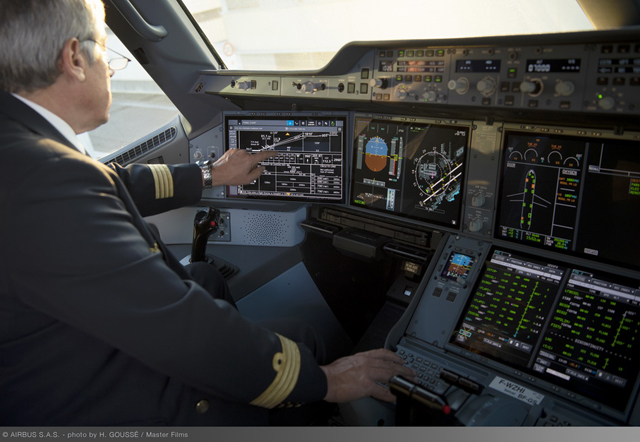 エアバス A350コックピットにタッチ画面導入