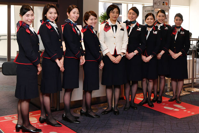 JAL、10代目CA制服ラスト 4月から新制服に