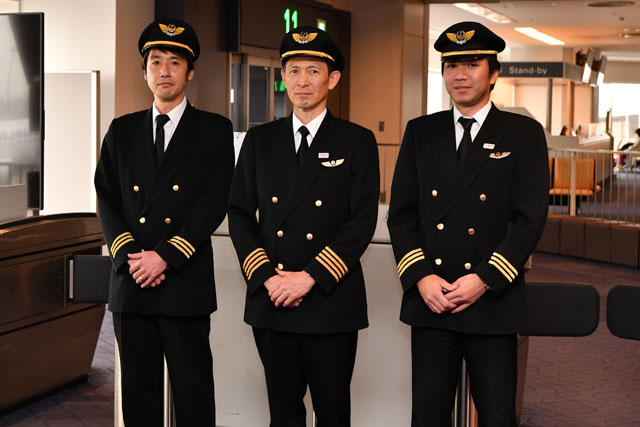 JAL、7年ぶり新制服着用開始 CAは11代目、地上係員7代目